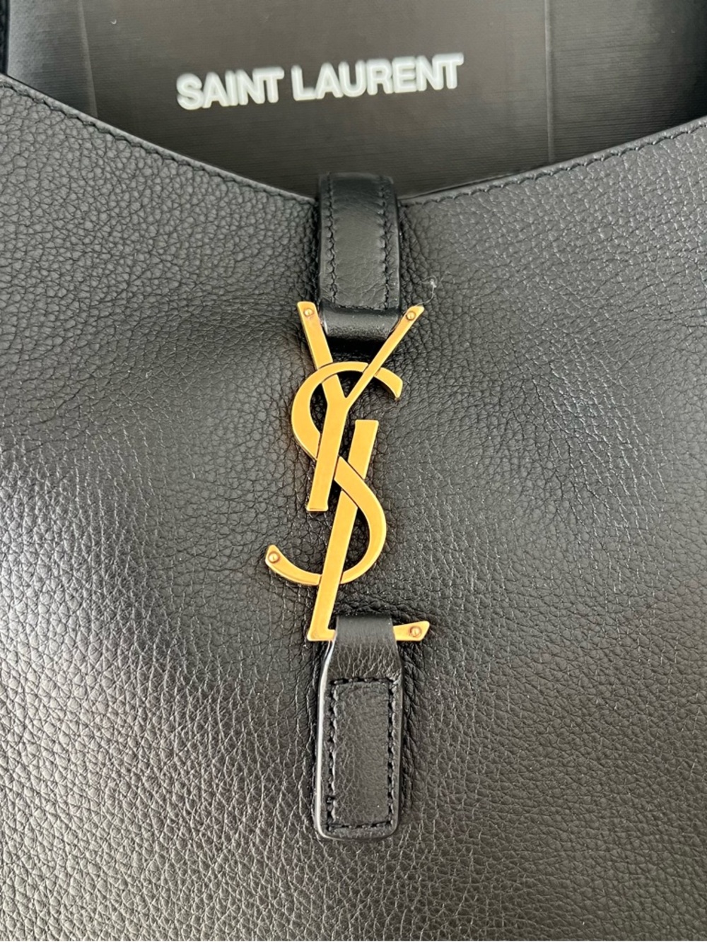 Saint Laurent Le 5 À 7 Supple Small Grained Leather - Picture 6 of 12